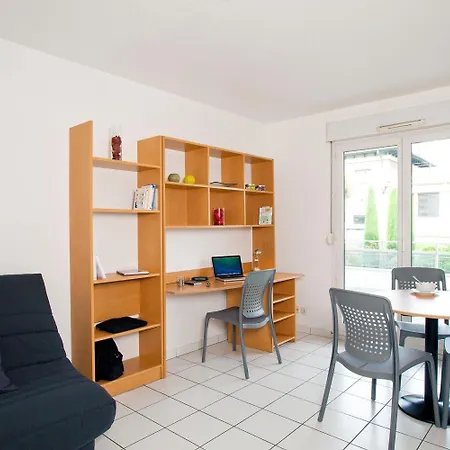 Hotel Sejours & Affaires Annecy Le Pont Neuf 2*