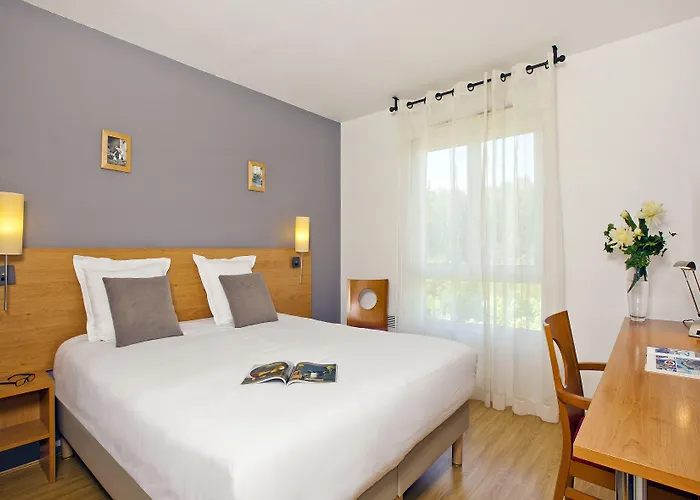 Otel Sejours & Affaires Annecy Le Pont Neuf